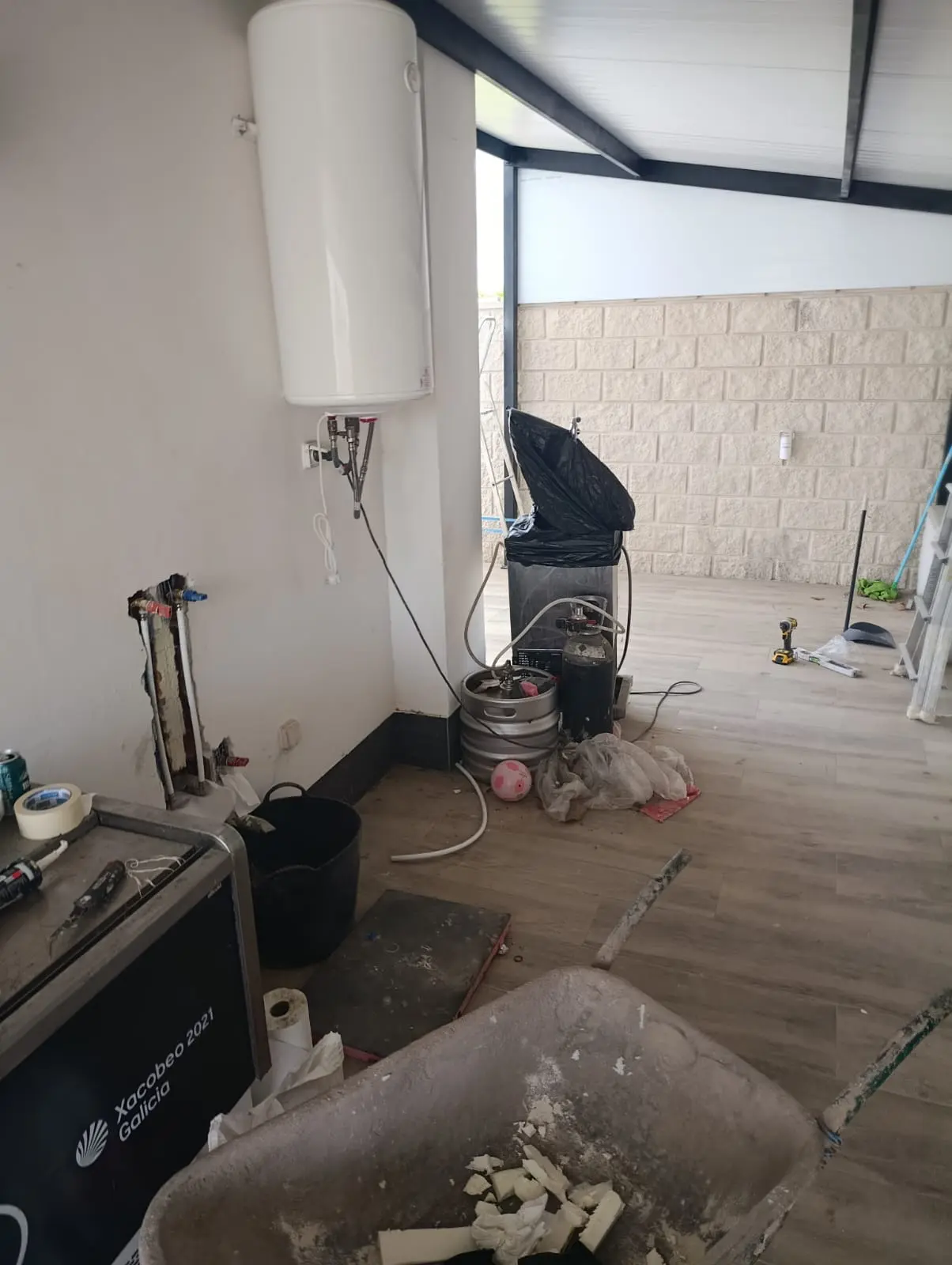 Preparación de una zona auxiliar para instalar pila y encimera