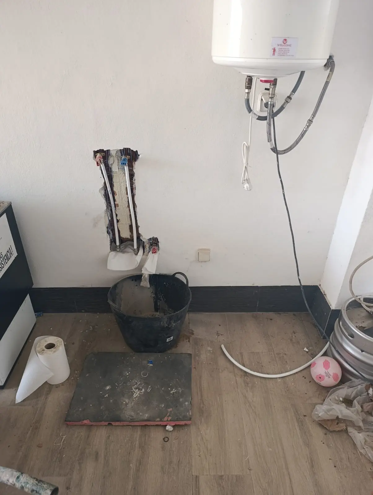 Preinstalación de fontanería para una pila con grifería
